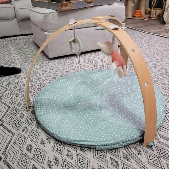 Ingenuity Cozy Spot Reversible Duvet Activity Gym with Wooden Toy Bar tummy time - Picture 8 of 8